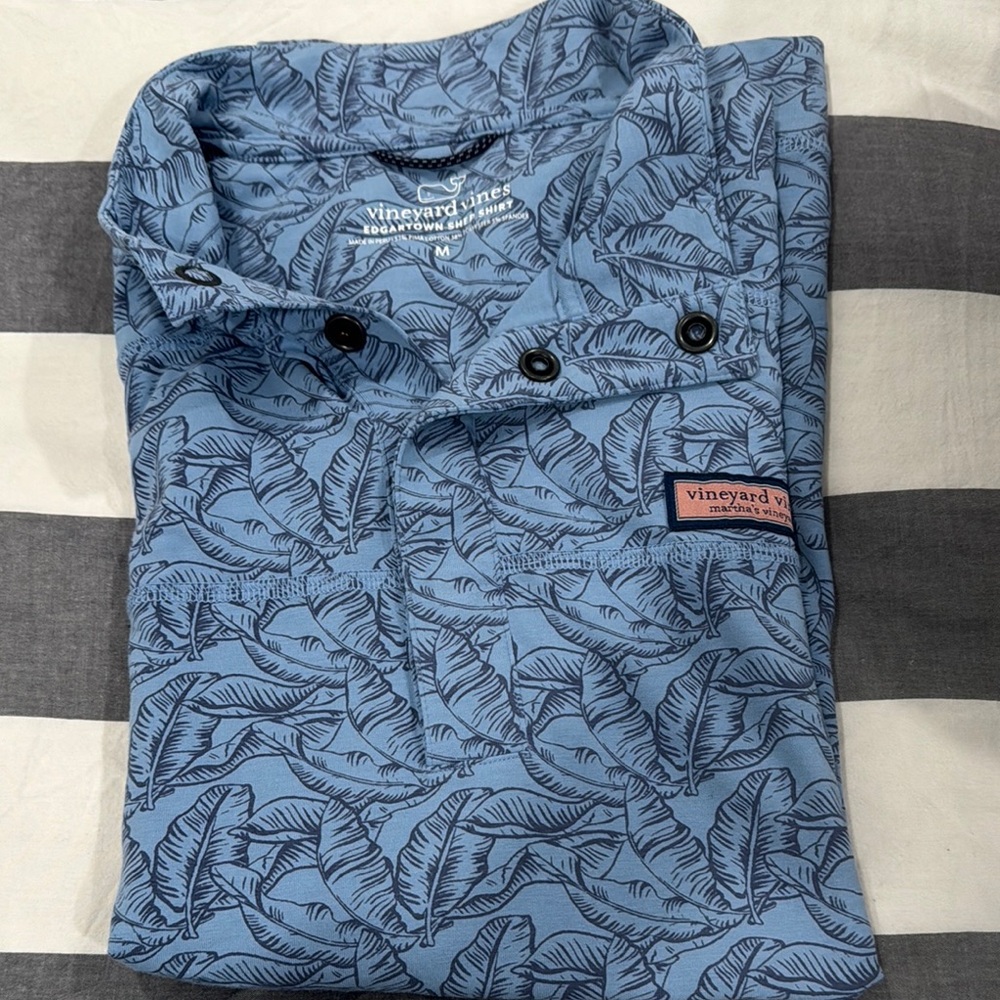 Vineyard Vines Blue Leaf Print Men's Shep Shirt, performance wear